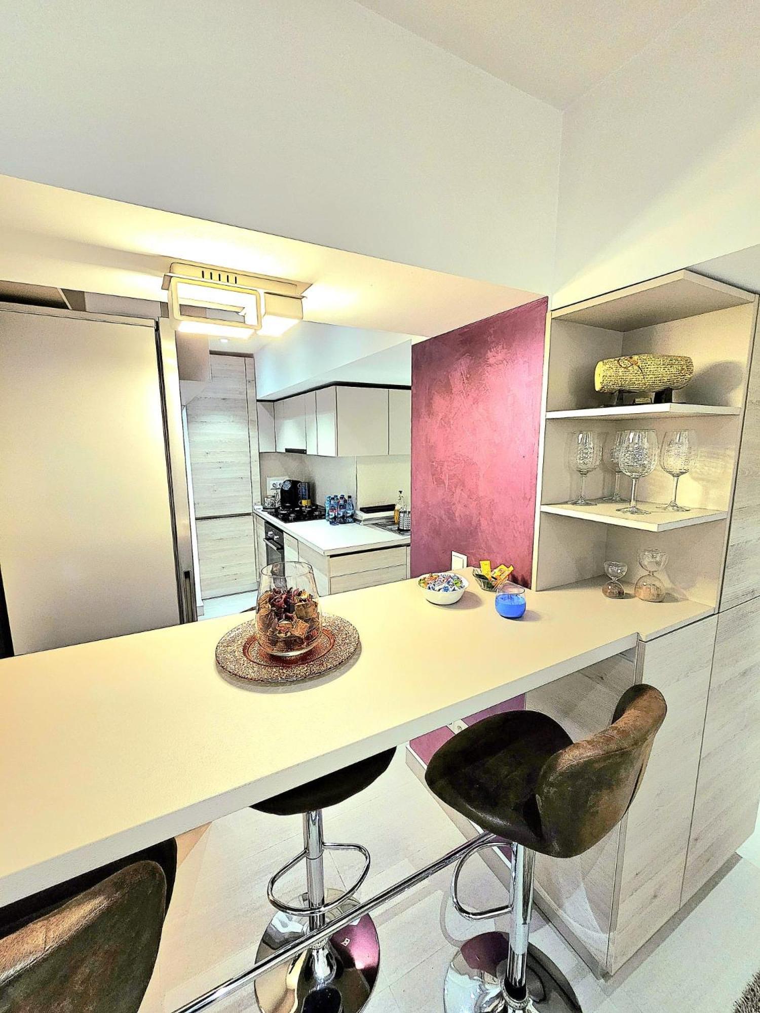 Cathedral Apartment *